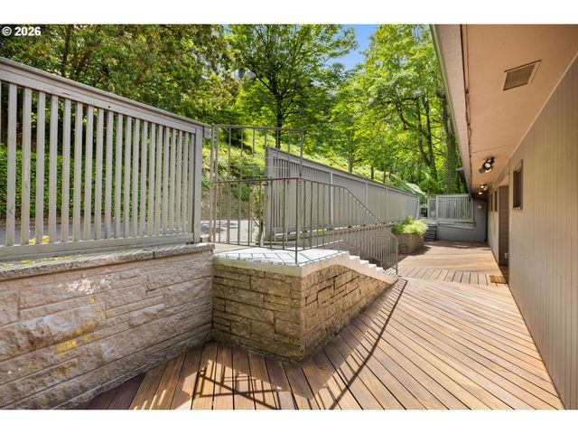 1225 Sw RIVINGTON Dr, Portland, OR 97201