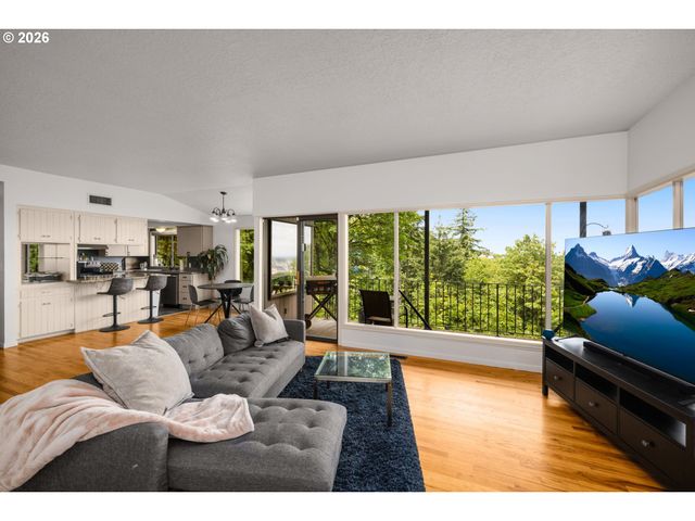 1225 Sw RIVINGTON Dr, Portland, OR 97201