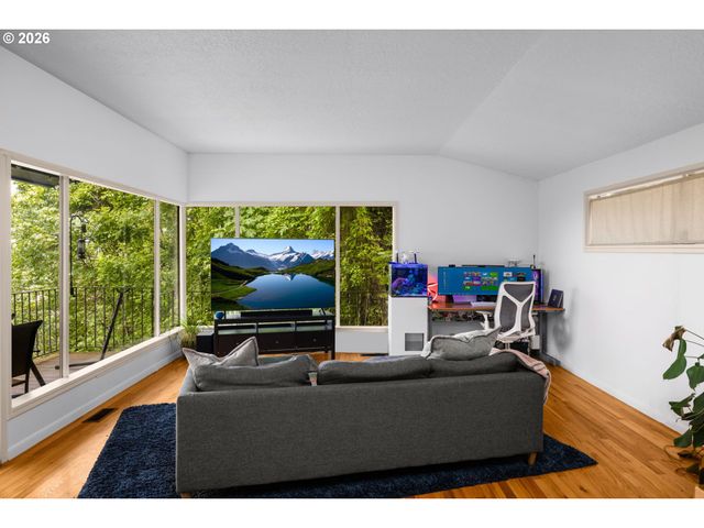 1225 Sw RIVINGTON Dr, Portland, OR 97201