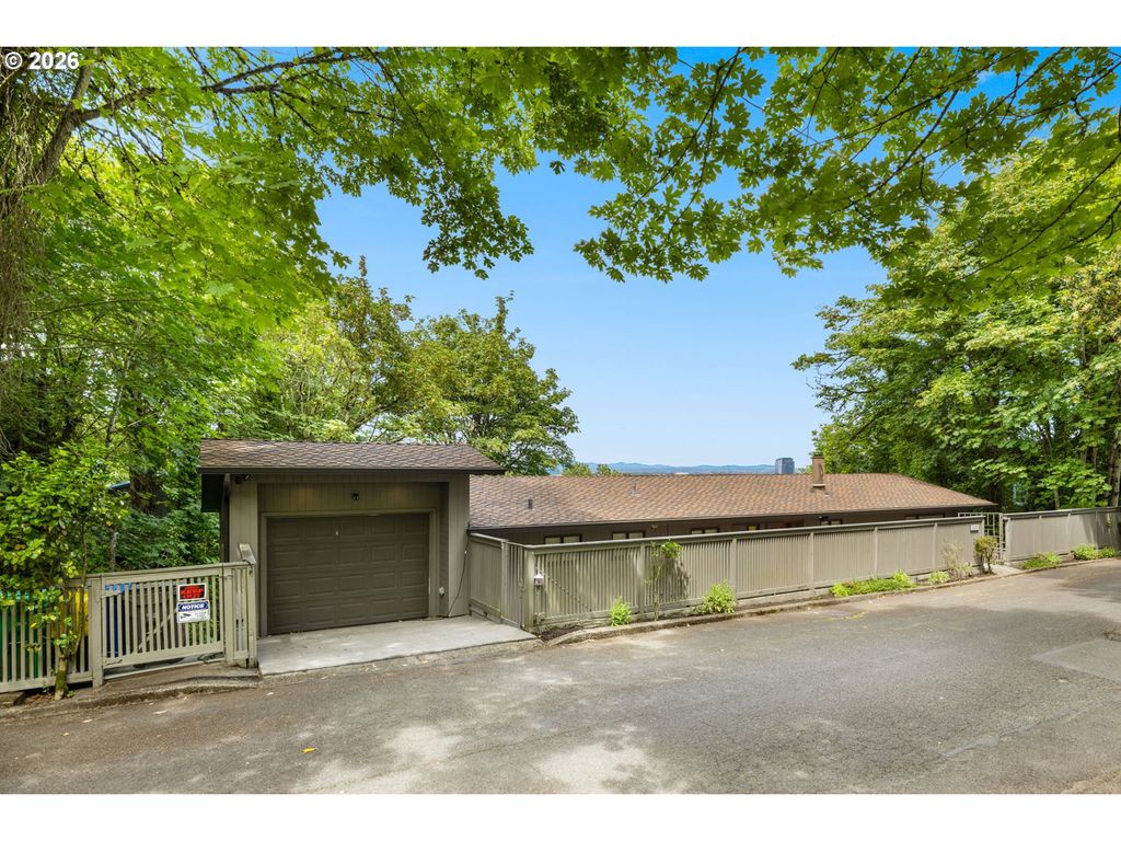 1225 Sw RIVINGTON Dr, Portland, OR 97201