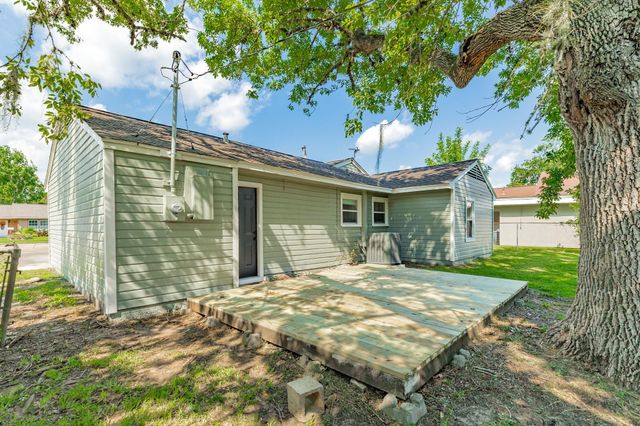 508 Center Way Street, Lake Jackson, TX 77566