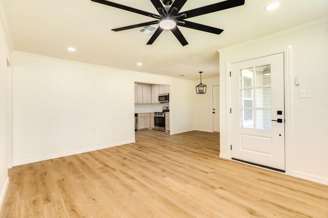 508 Center Way Street, Lake Jackson, TX 77566