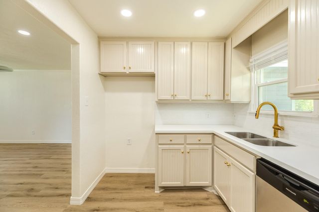 508 Center Way Street, Lake Jackson, TX 77566