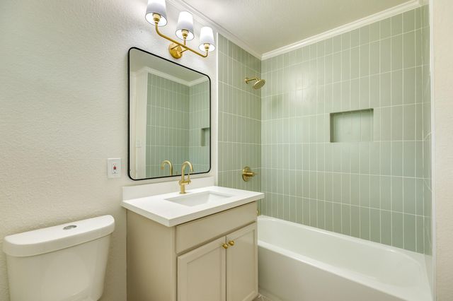 508 Center Way Street, Lake Jackson, TX 77566