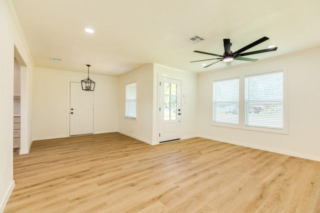 508 Center Way Street, Lake Jackson, TX 77566