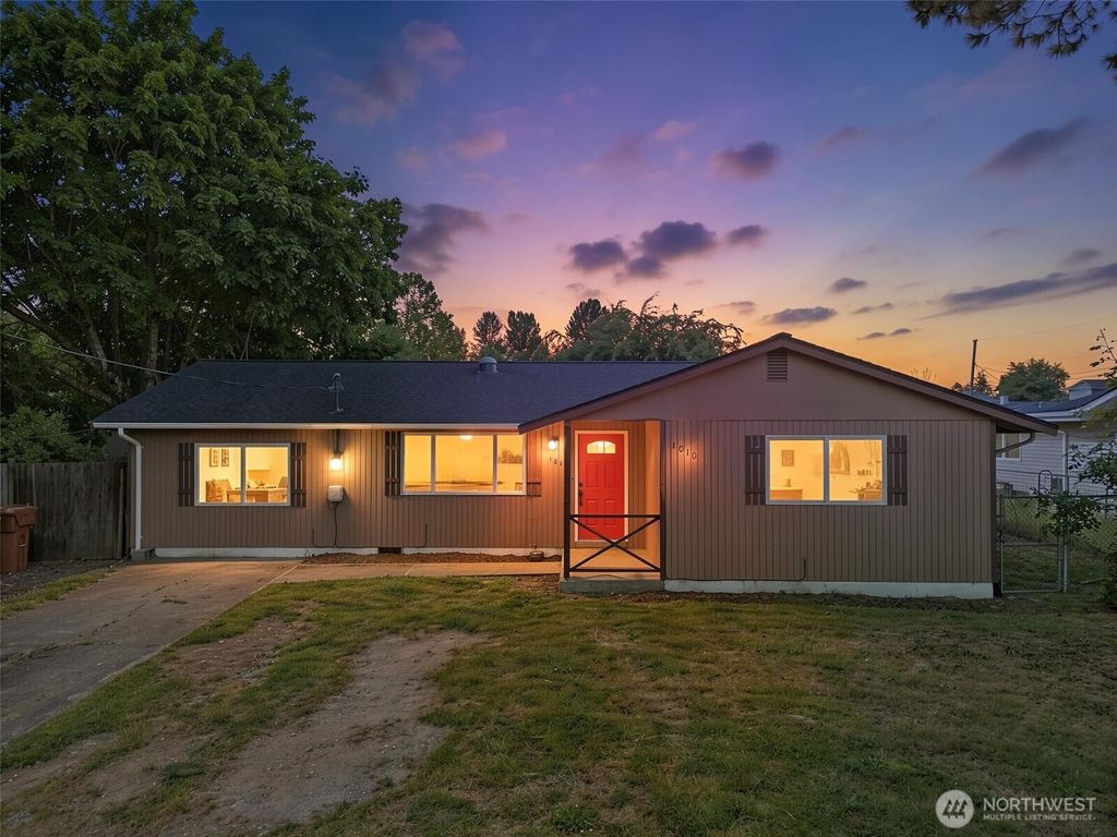1010 S 88th Street, Tacoma, WA 98444