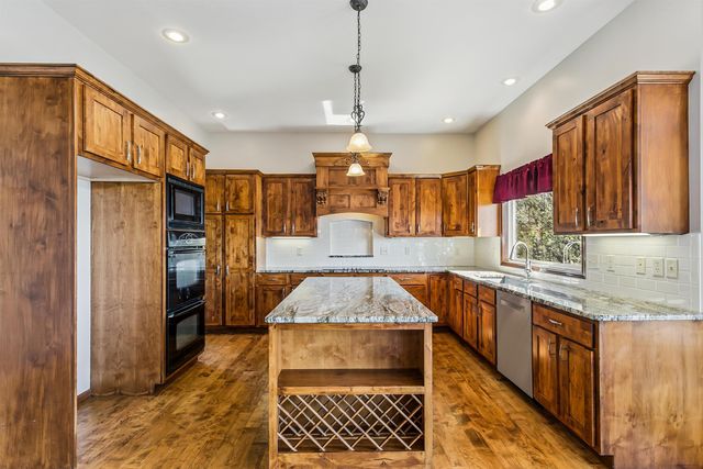 2318 N Castle Rock Ct, Wichita, KS 67228