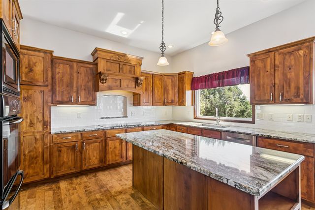 2318 N Castle Rock Ct, Wichita, KS 67228