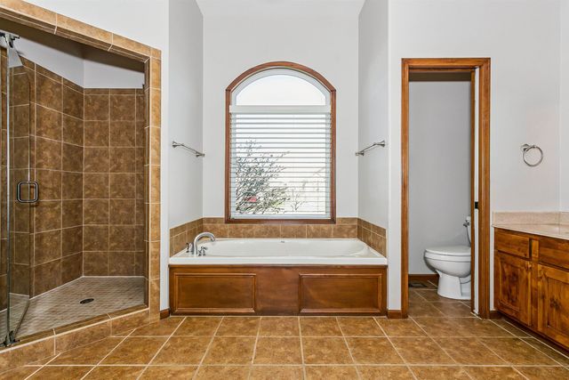 2318 N Castle Rock Ct, Wichita, KS 67228