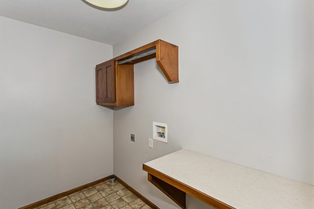 2318 N Castle Rock Ct, Wichita, KS 67228