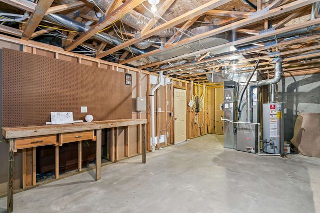 2318 N Castle Rock Ct, Wichita, KS 67228