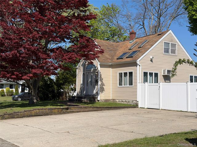 51 Weston Avenue, Deer Park, NY 11729