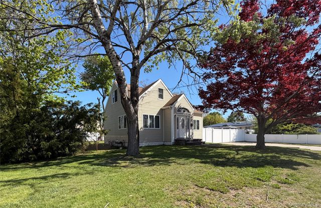 51 Weston Avenue, Deer Park, NY 11729