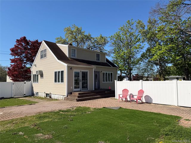 51 Weston Avenue, Deer Park, NY 11729