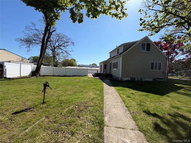 51 Weston Avenue, Deer Park, NY 11729