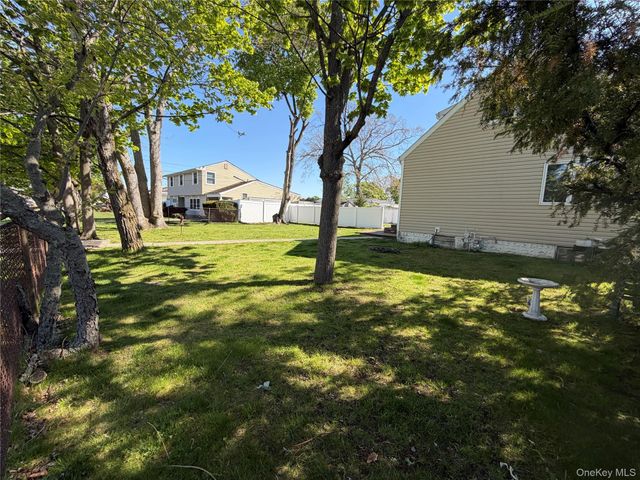 51 Weston Avenue, Deer Park, NY 11729