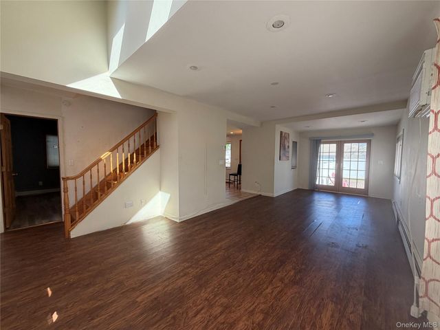 51 Weston Avenue, Deer Park, NY 11729