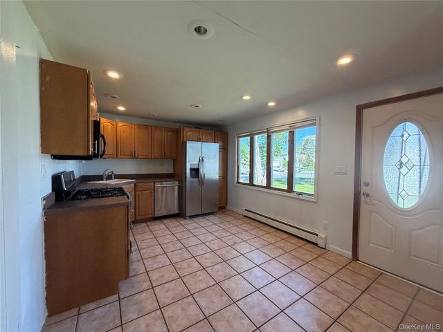 51 Weston Avenue, Deer Park, NY 11729