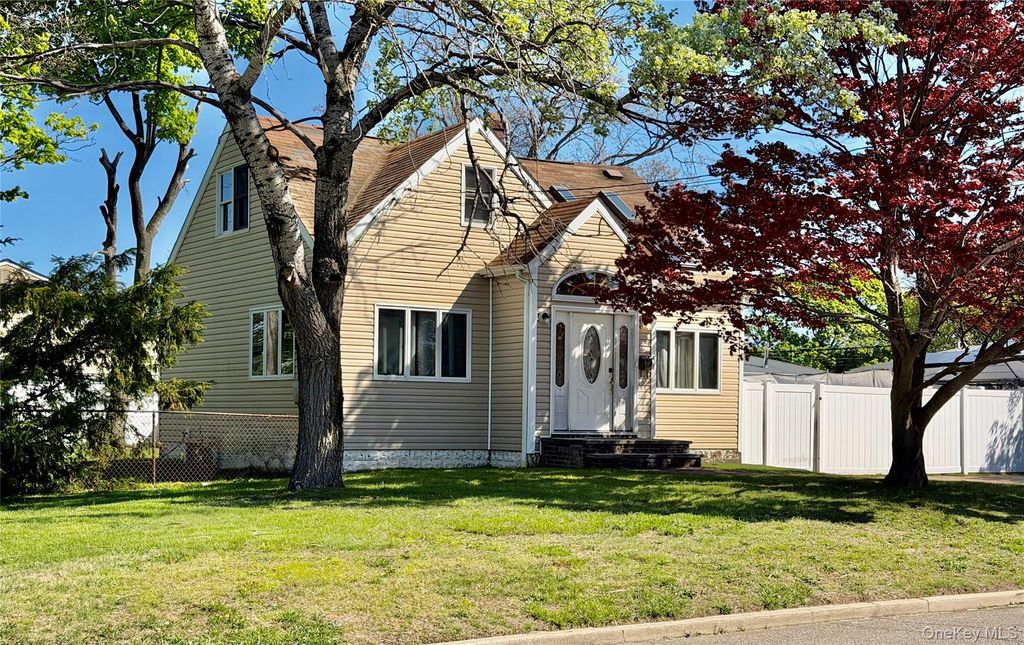 51 Weston Avenue, Deer Park, NY 11729