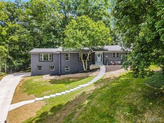 246 Leichester Circle, Ballwin, MO 63011