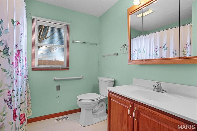 45 Faith Drive, Highland, IL 62249