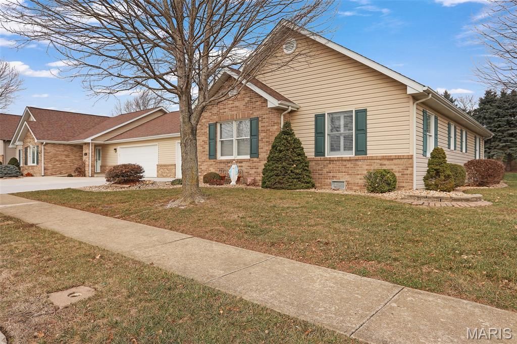 45 Faith Drive, Highland, IL 62249