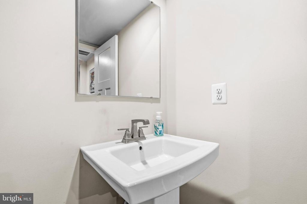 Image 17 of property listing at 7872 BRANDY STATION RD, Hanover, MD 21076