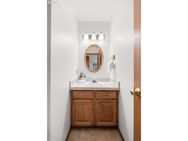 12730 Sw BARBERRY Dr, Beaverton, OR 97008