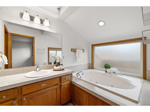 12730 Sw BARBERRY Dr, Beaverton, OR 97008