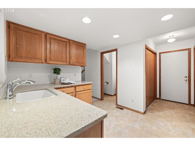 12730 Sw BARBERRY Dr, Beaverton, OR 97008