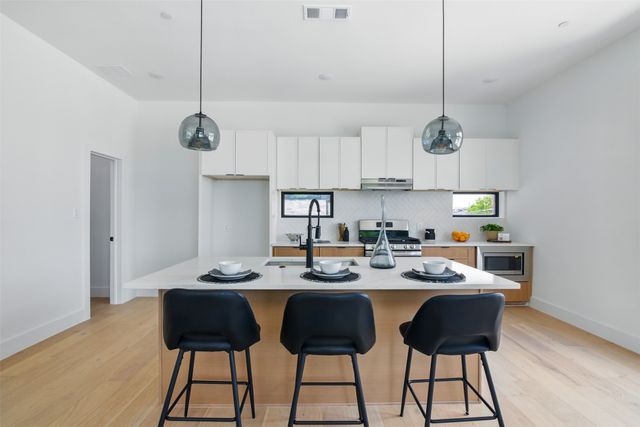 430 E 8th 206, Dallas, TX 75203