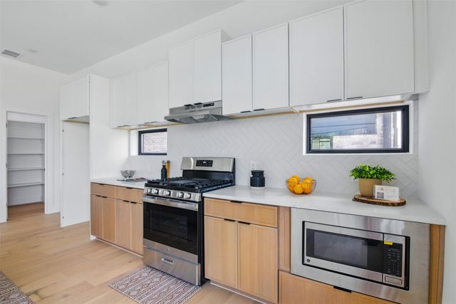 430 E 8th 206, Dallas, TX 75203