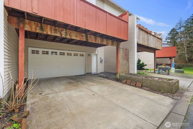 7128 34th Avenue NE, Olympia, WA 98516