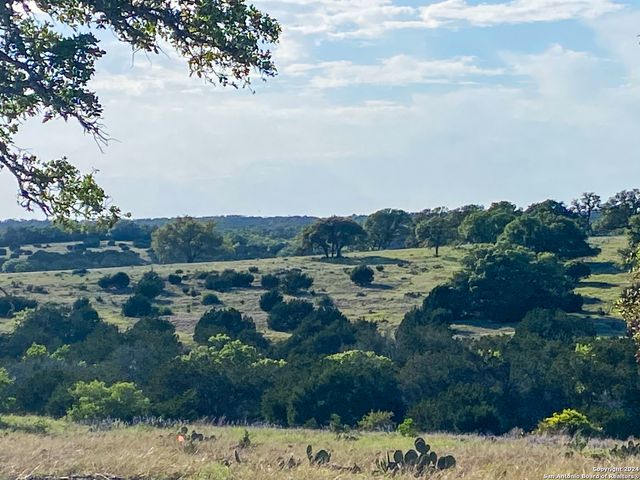 153 Galvin Woods Rd, Kerrville, TX 78028