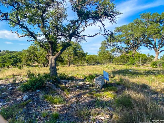 153 Galvin Woods Rd, Kerrville, TX 78028