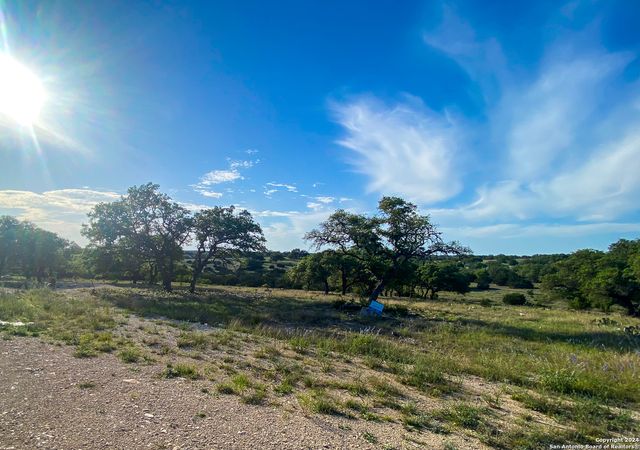 153 Galvin Woods Rd, Kerrville, TX 78028