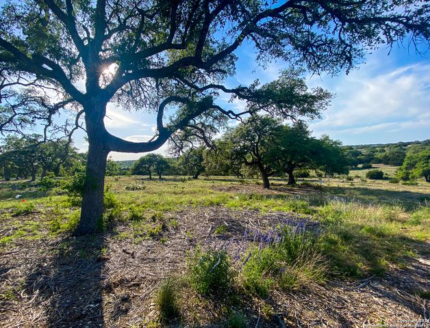 153 Galvin Woods Rd, Kerrville, TX 78028