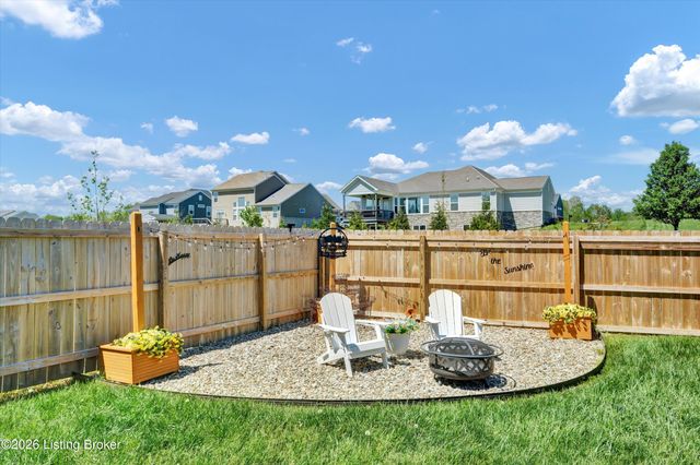 1208 Summit Parks Dr, La Grange, KY 40031