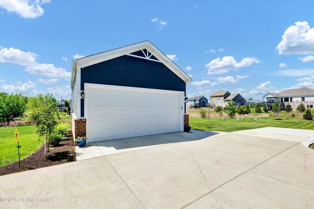 1208 Summit Parks Dr, La Grange, KY 40031