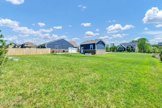 1208 Summit Parks Dr, La Grange, KY 40031