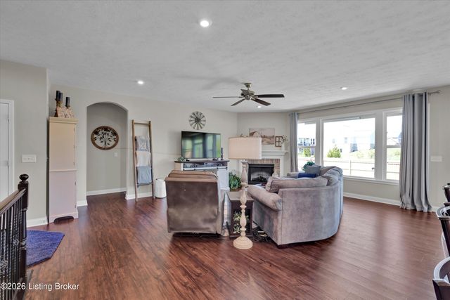1208 Summit Parks Dr, La Grange, KY 40031