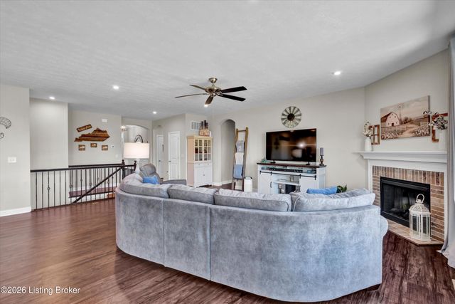 1208 Summit Parks Dr, La Grange, KY 40031