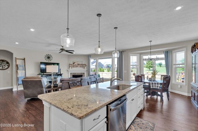1208 Summit Parks Dr, La Grange, KY 40031