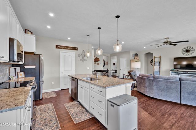 1208 Summit Parks Dr, La Grange, KY 40031