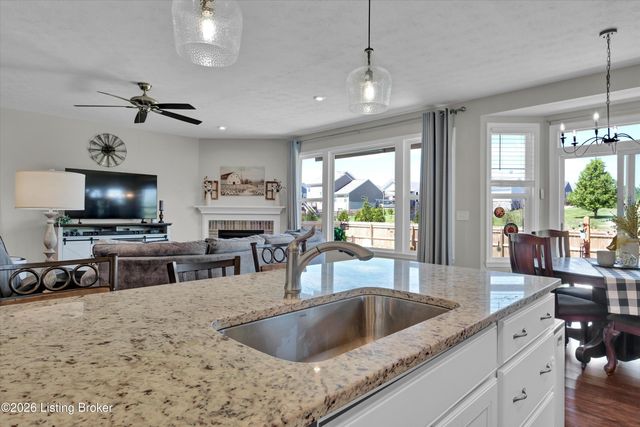 1208 Summit Parks Dr, La Grange, KY 40031