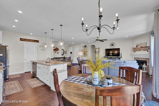 1208 Summit Parks Dr, La Grange, KY 40031