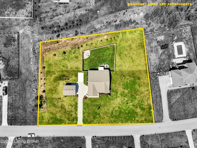 1208 Summit Parks Dr, La Grange, KY 40031