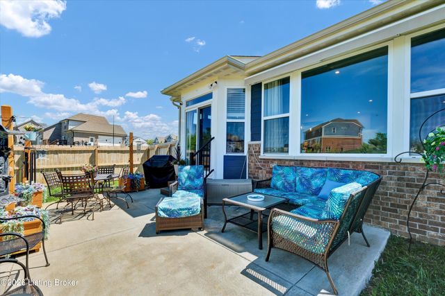 1208 Summit Parks Dr, La Grange, KY 40031