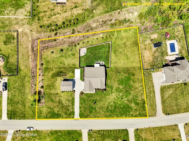 1208 Summit Parks Dr, La Grange, KY 40031