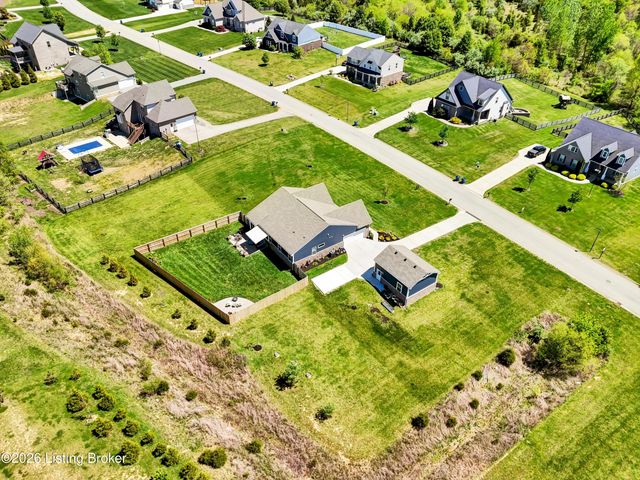 1208 Summit Parks Dr, La Grange, KY 40031